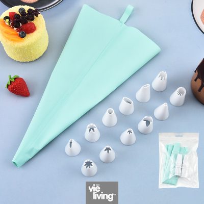 Plastic Cake Decorating Set